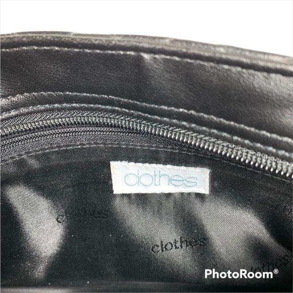 Black quilted vegan leather purse with gold chain straps - Picture 7 of 9